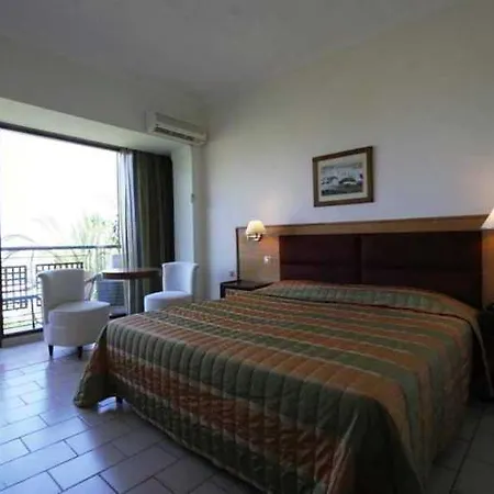호텔 May Beach Hotel