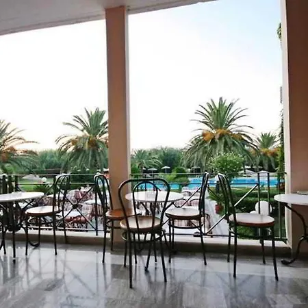호텔 May Beach Hotel