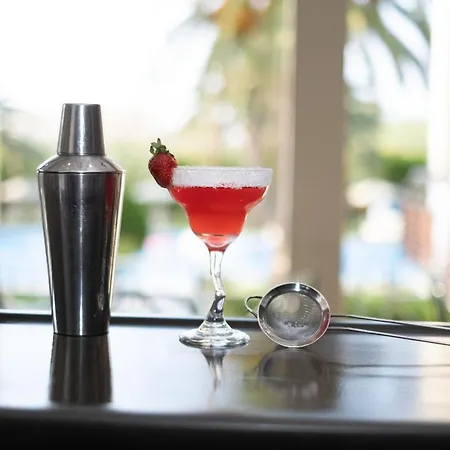 May Beach Hotel 레팀노