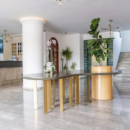 호텔 May Beach Hotel 레팀노