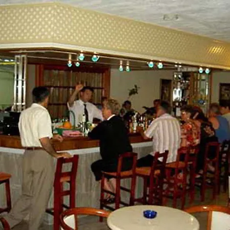 May Beach Hotel 호텔 레팀노