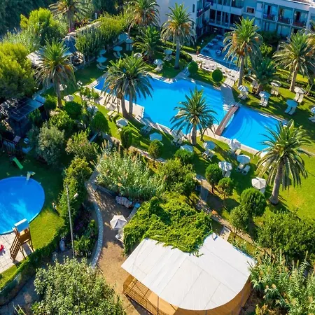 May Beach Hotel Szálloda